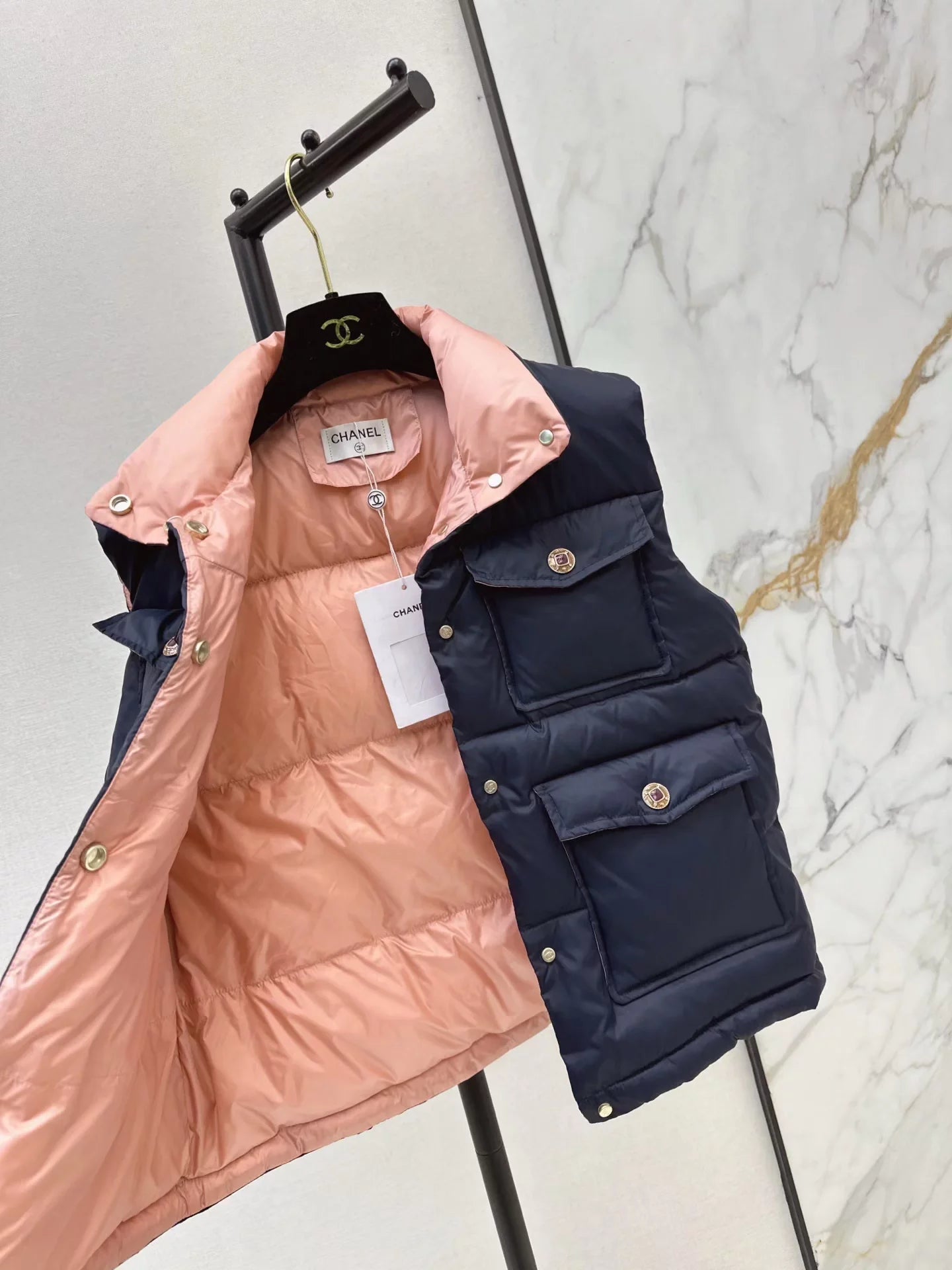 Stand-up collar down vest