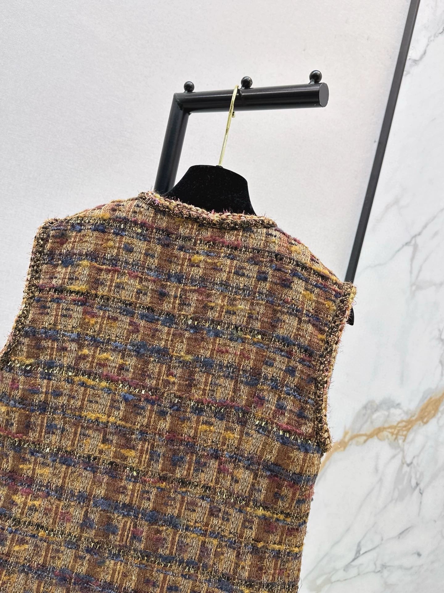 Color-blocked woven trim Vest