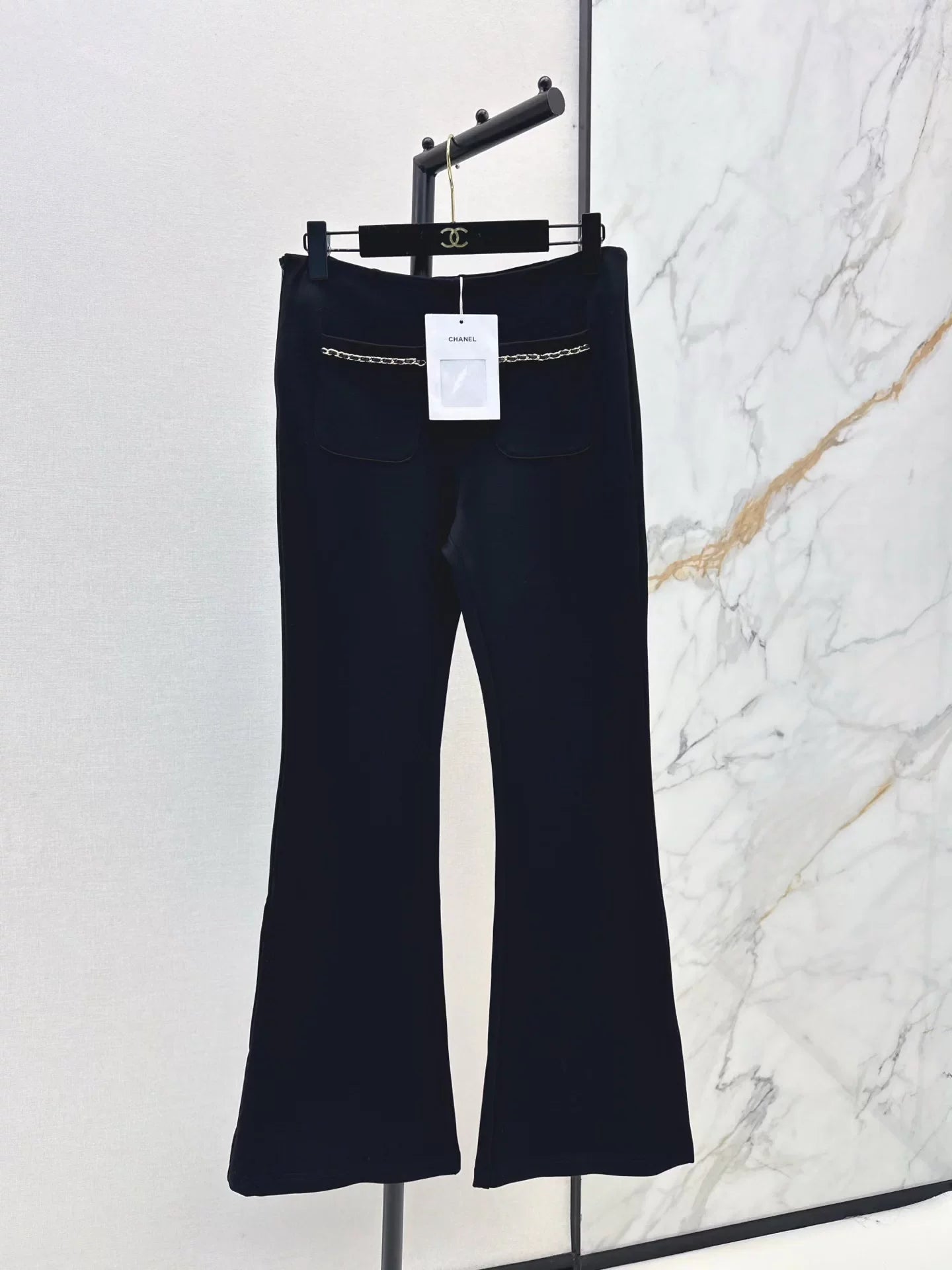 Chain pocket flared trousers