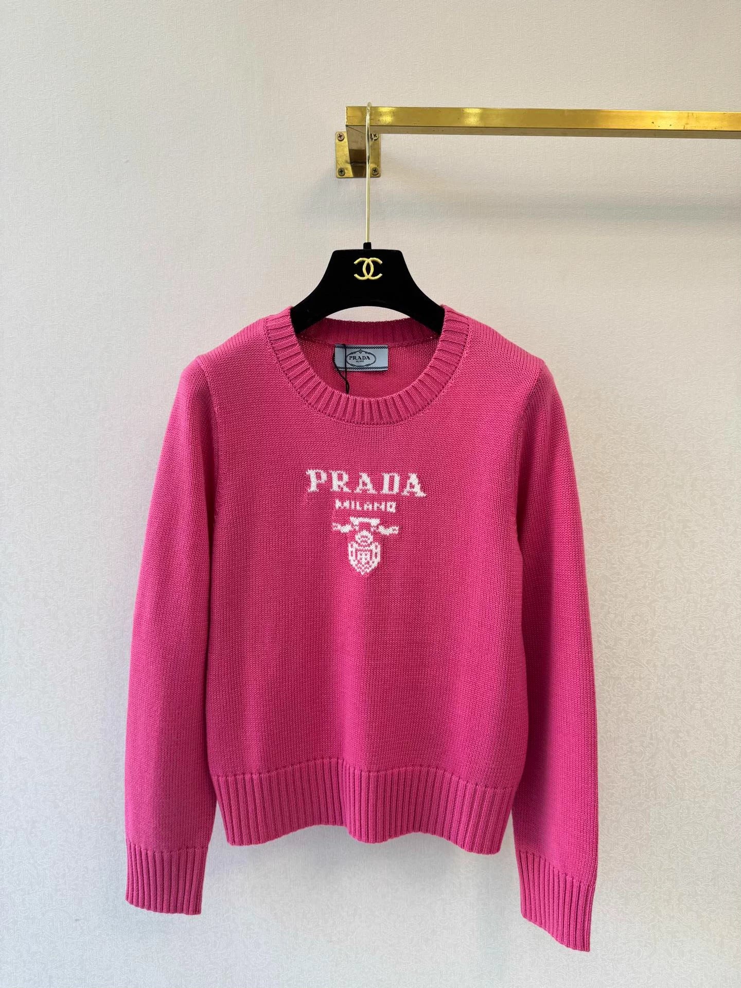 Crew neck knit sweater