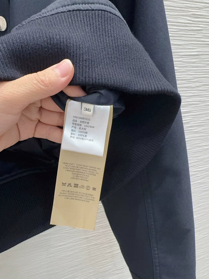 26New Classic Minimalist Long-Sleeve Jacket