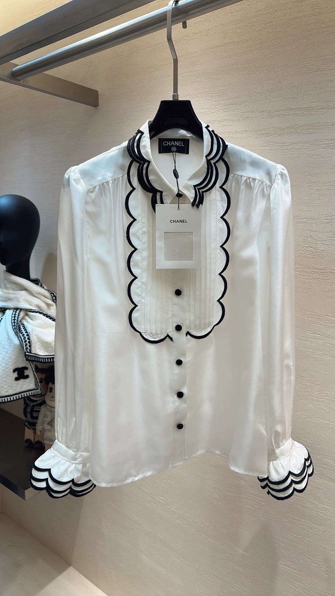 Color-blocked pleated shirt