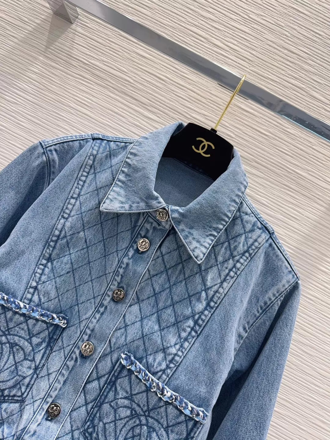 Diamond pattern long-sleeved denim jacket