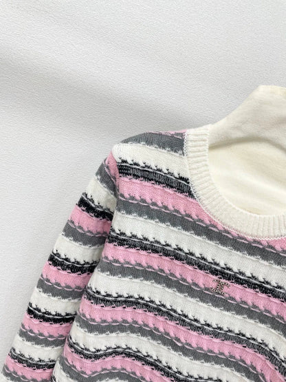 25fw Chest metal logo sweater
