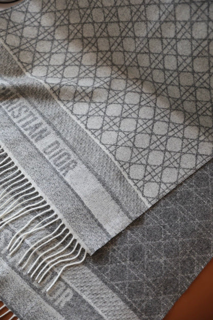 Cashmere scarf
