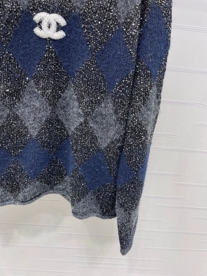 Lingge bead V-neck long sleeved shirt