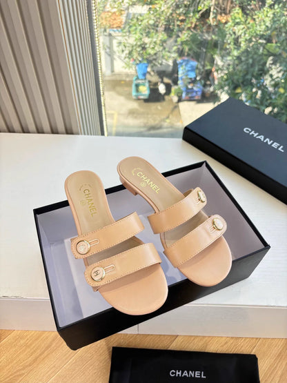 Double C buckle slippers