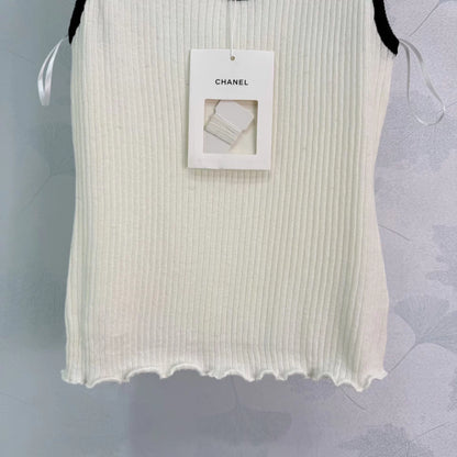Color-blocked knit vest