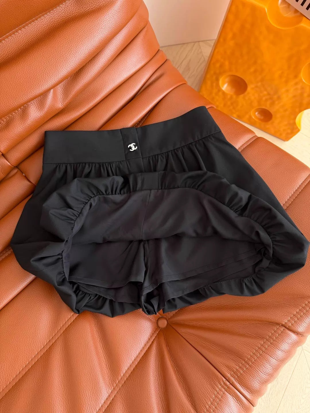 26ss Silver-buttoned tulip-shaped midi skirt