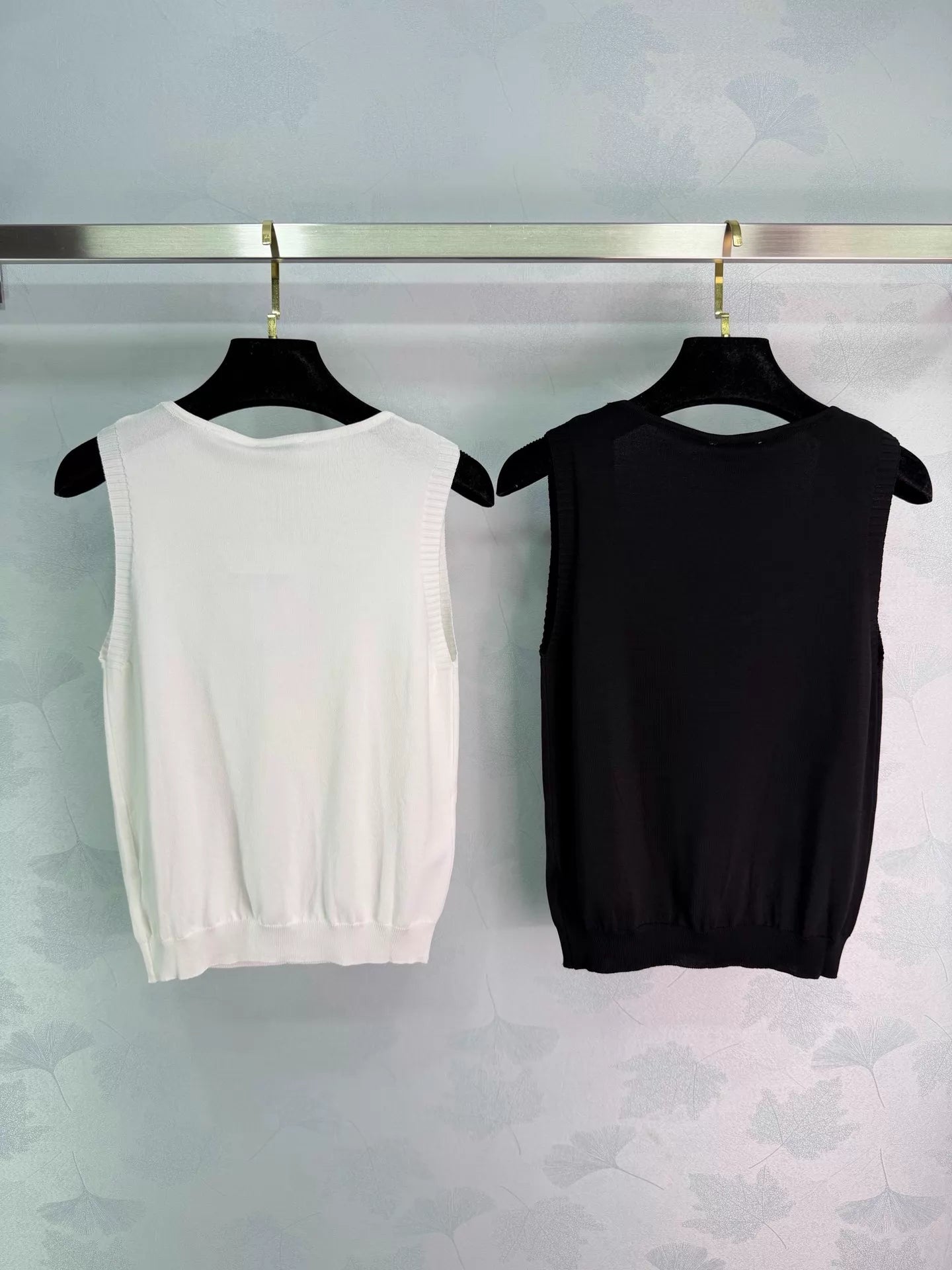 26ss Beaded Neckline Knit Vest