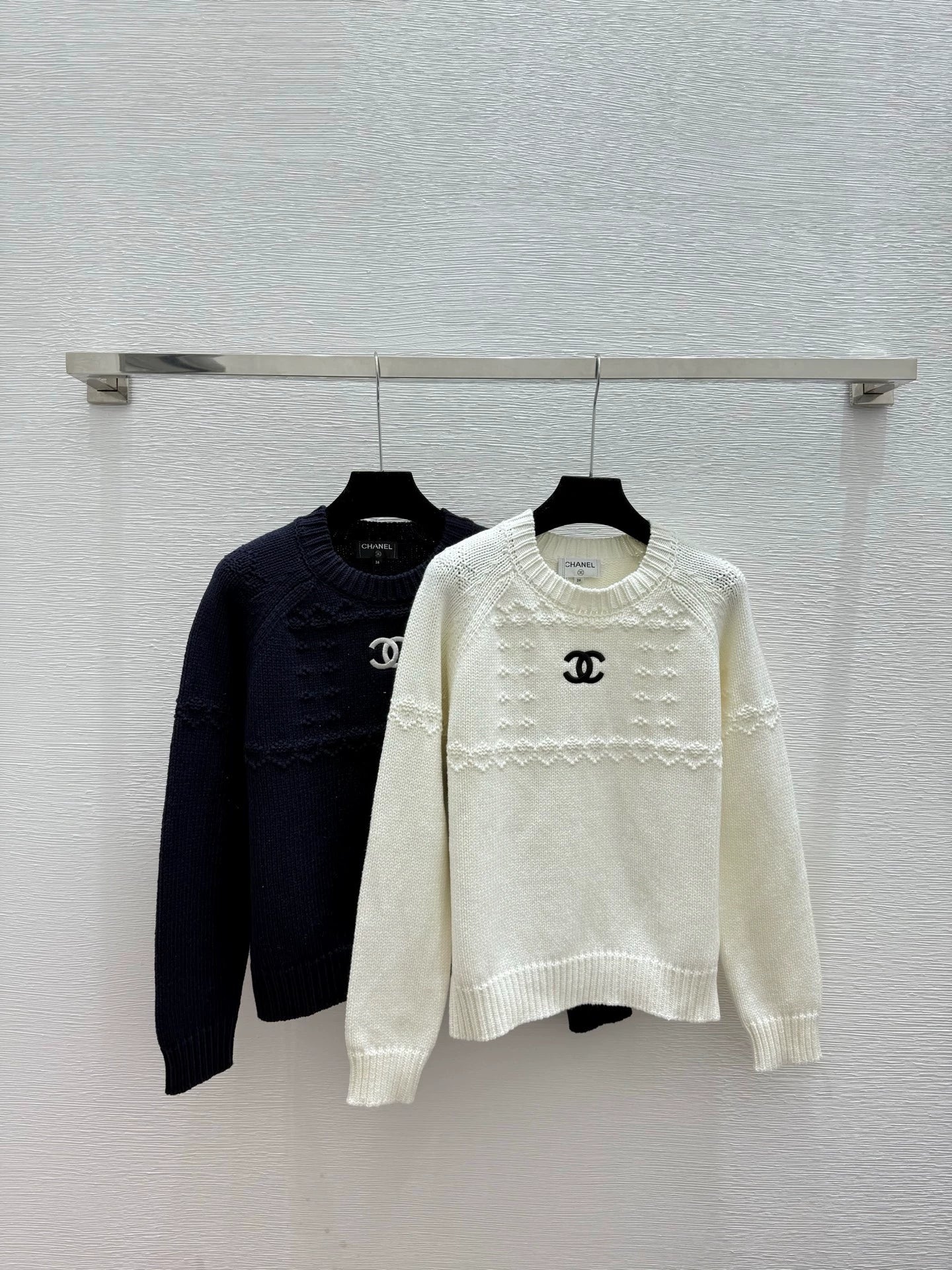 Jacquard round neck knitted long sleeved shirt