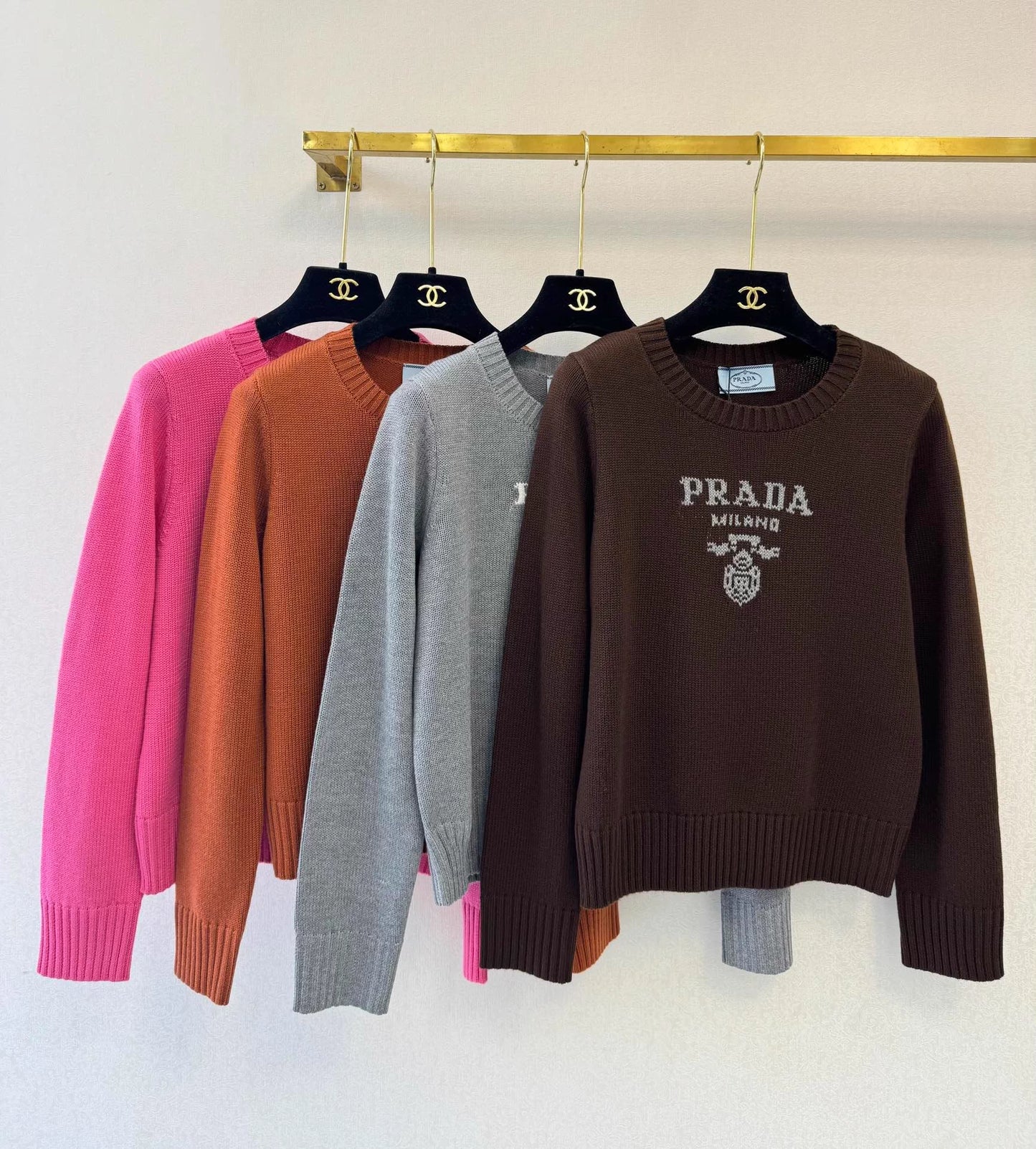 Crew neck knit sweater