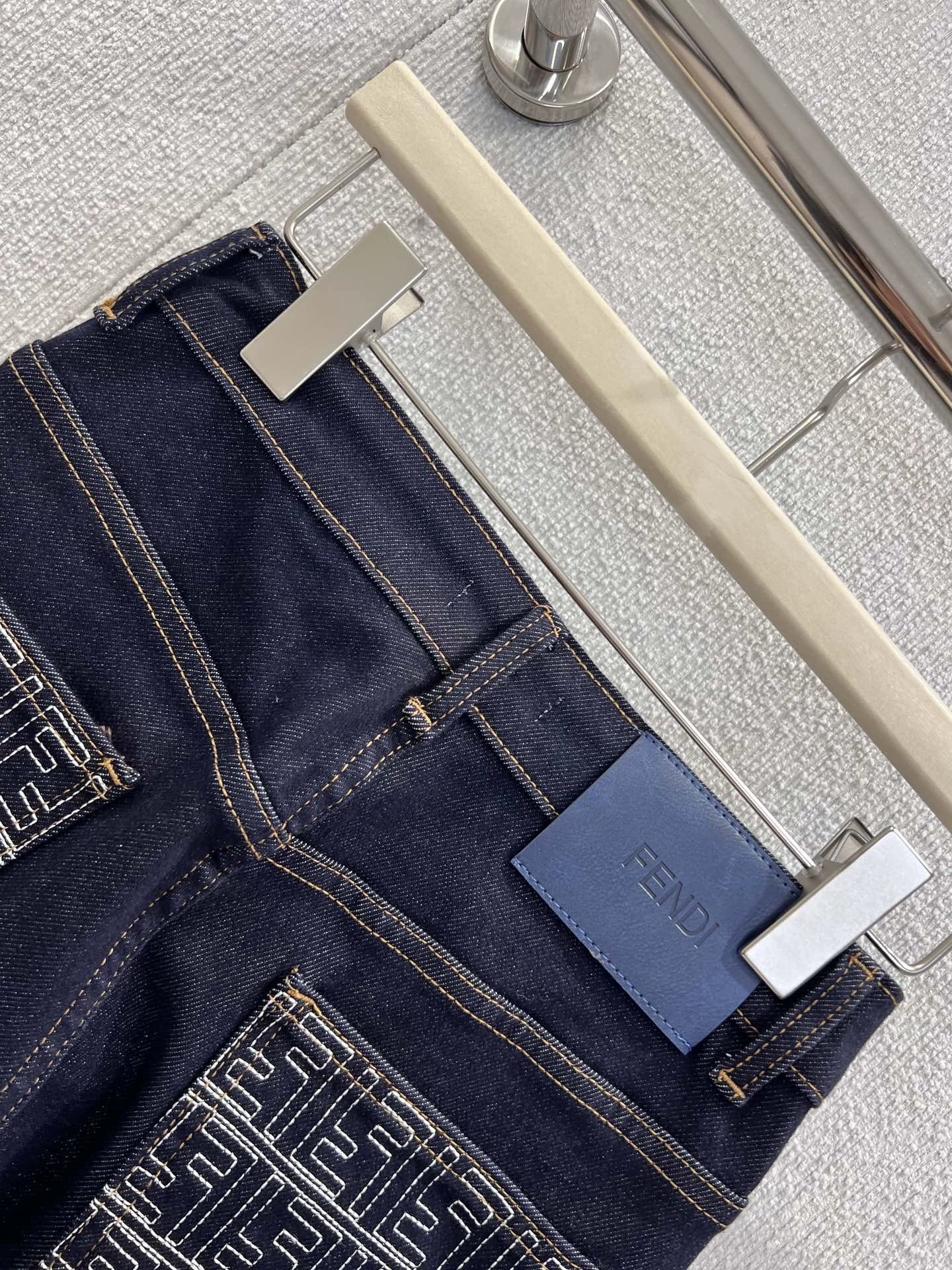Pocket color-blocked straight leg pants