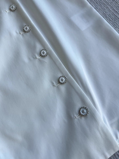 Sleeveless side-button petal blouse
