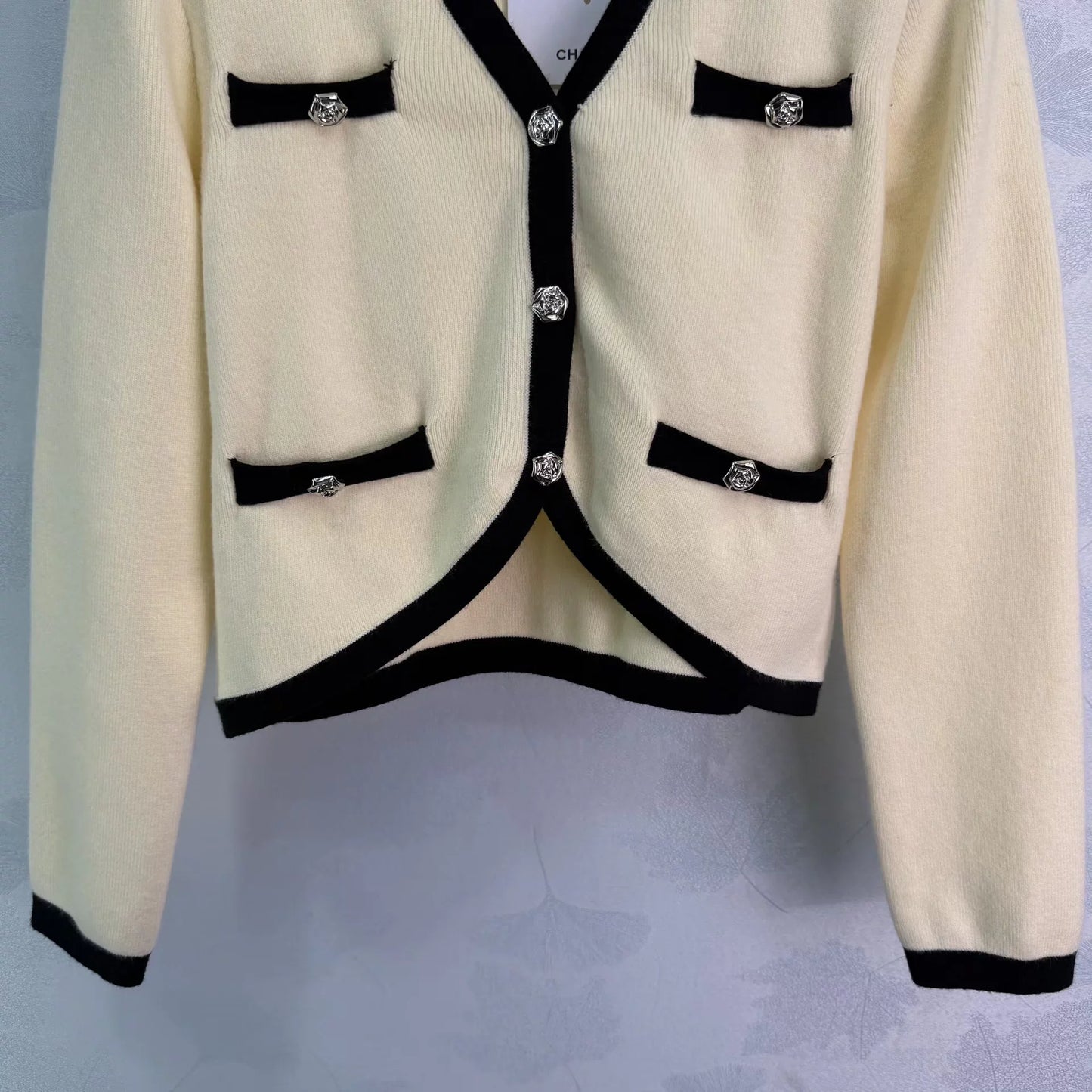 Color-blocked V-neck Cardigan