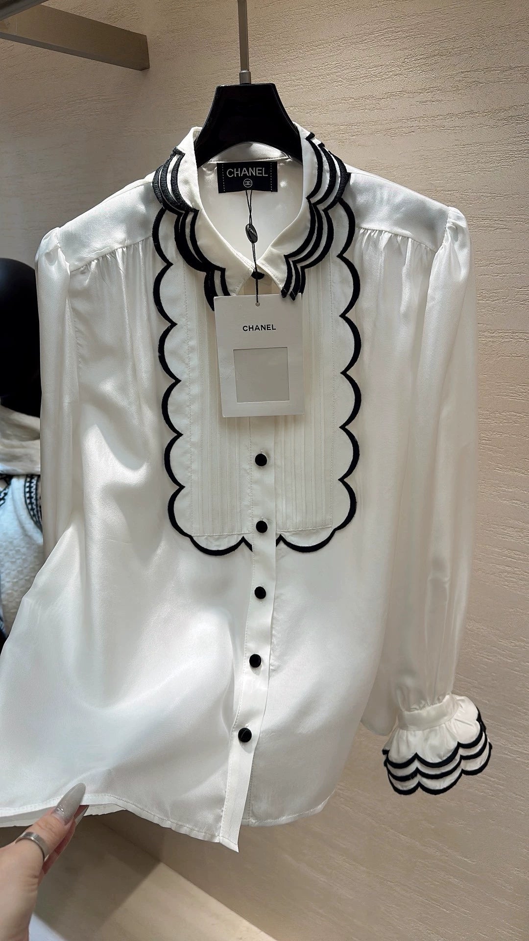 Color-blocked pleated shirt