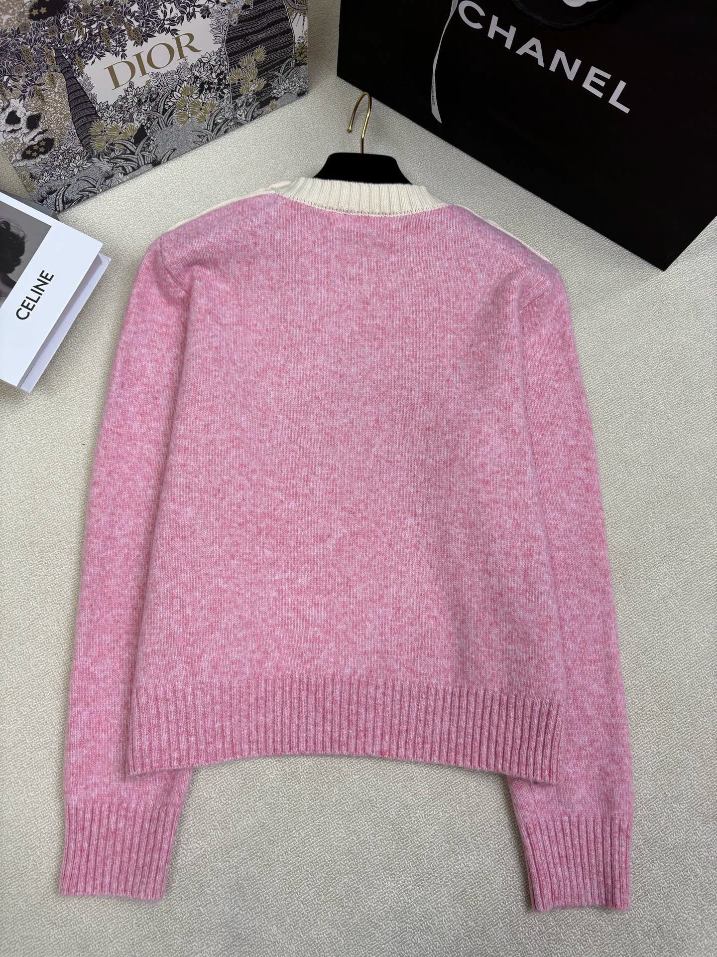 Color-blocked logo bow jacquard top