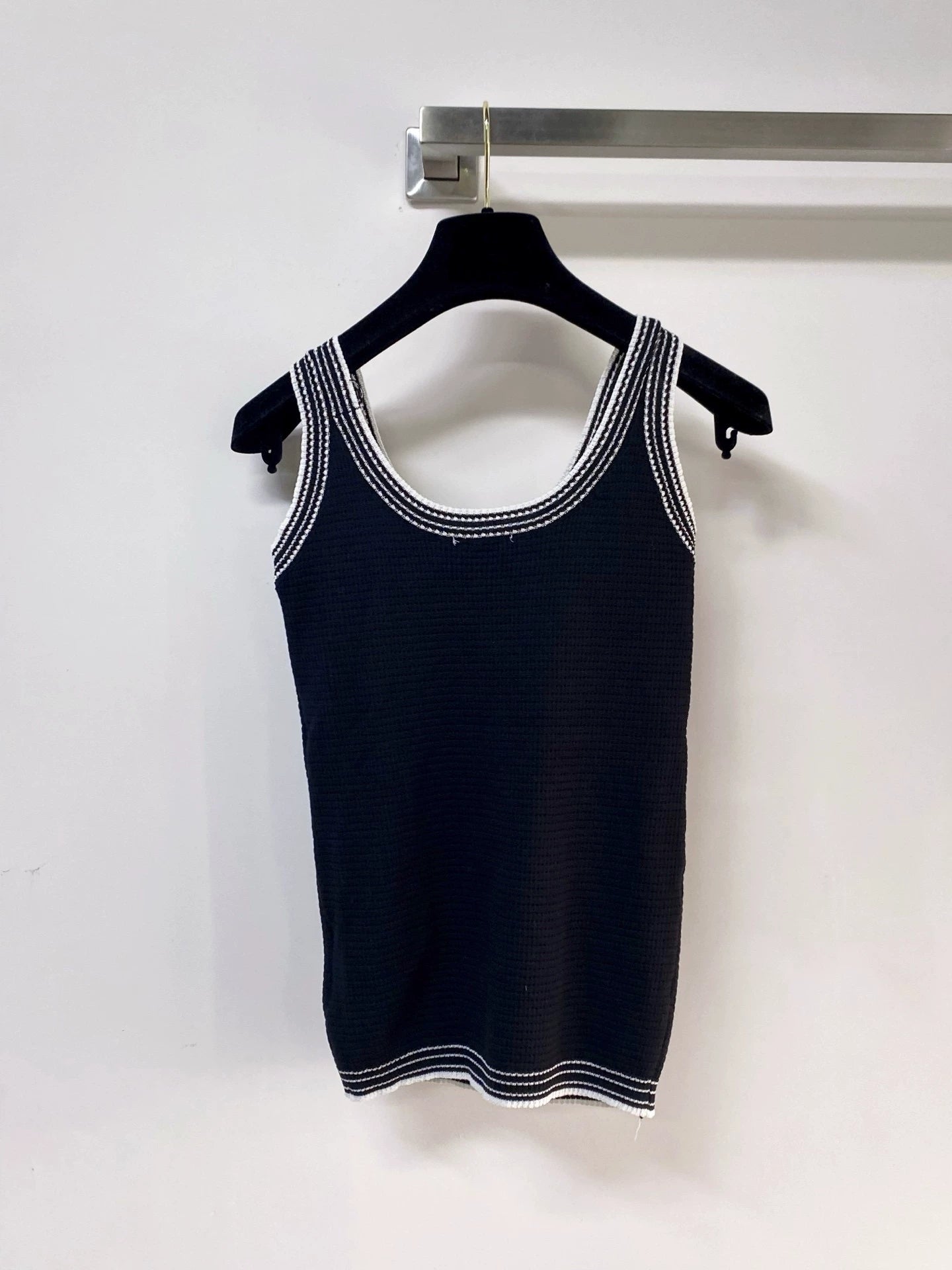 26ss Color-blocked trim tank top