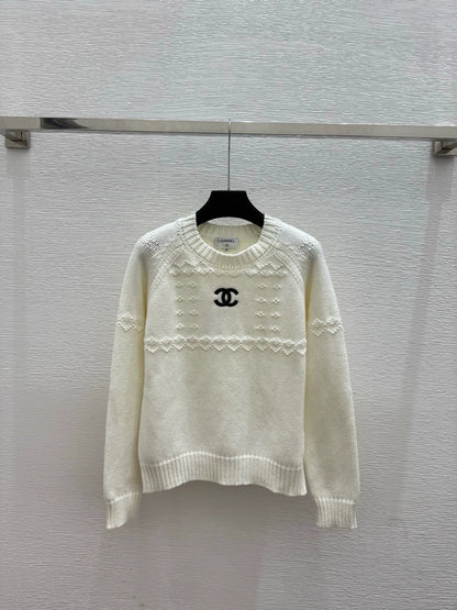Jacquard round neck knitted long sleeved shirt