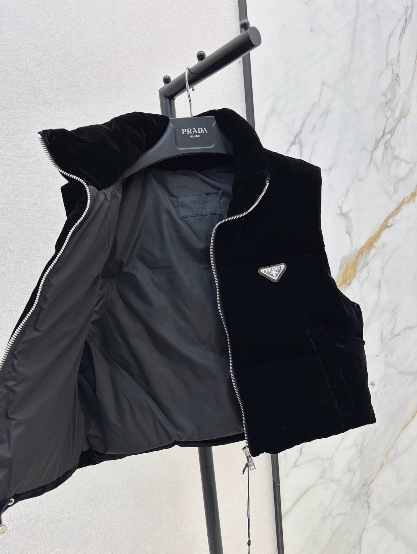 25 Small stand collar velvet down vest