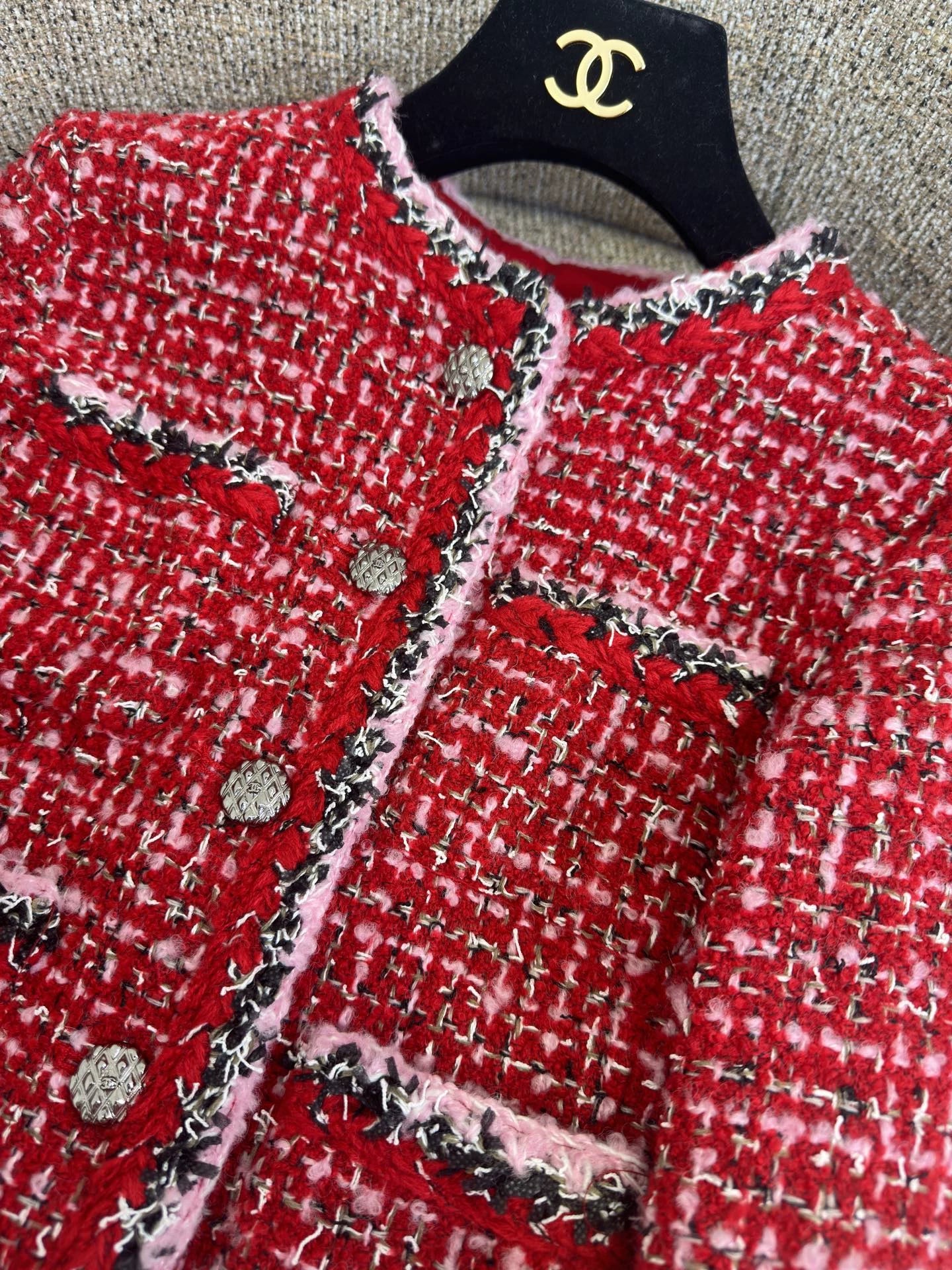 Camellia flower brooch woven outer jacket