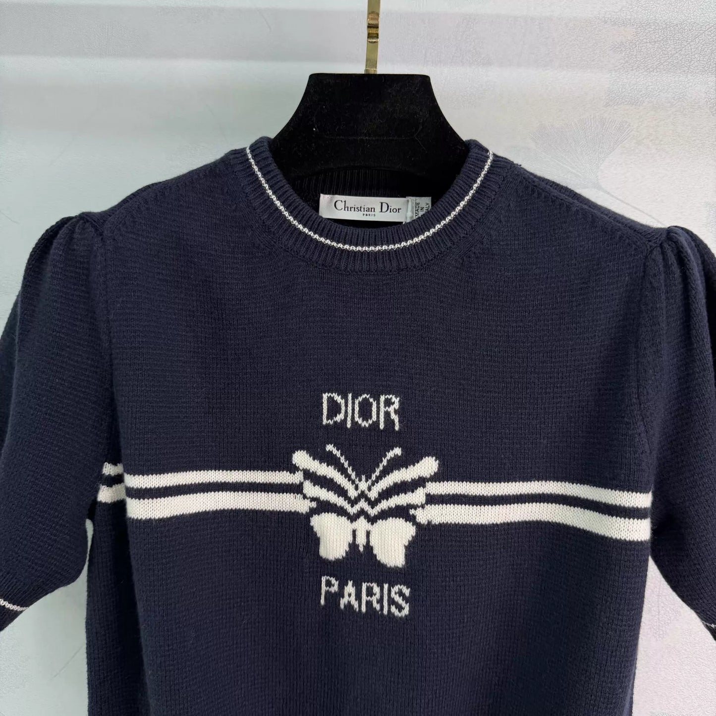 Short-sleeved knit top