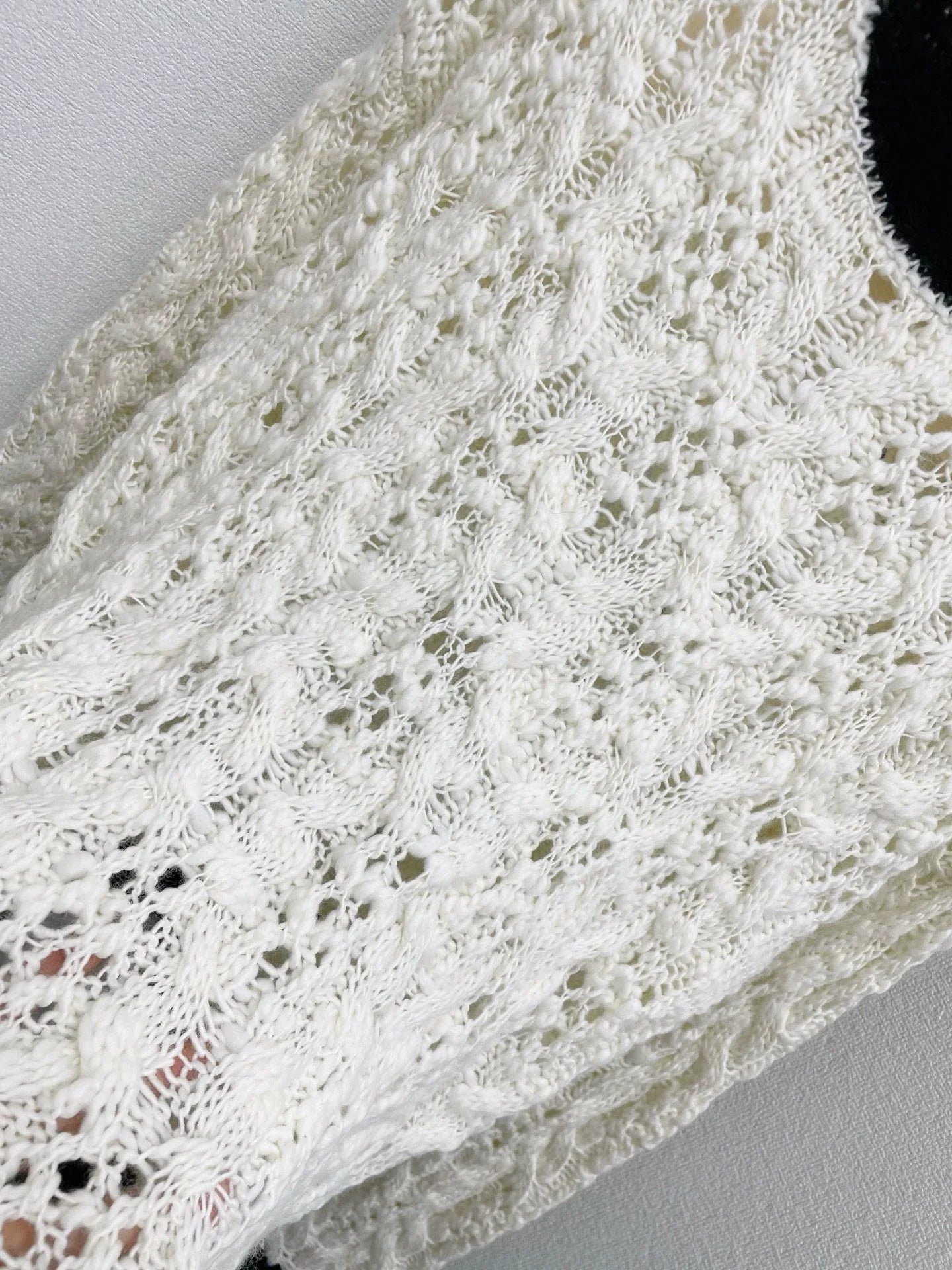25fw Black and white color blocked hollow knitted sweater