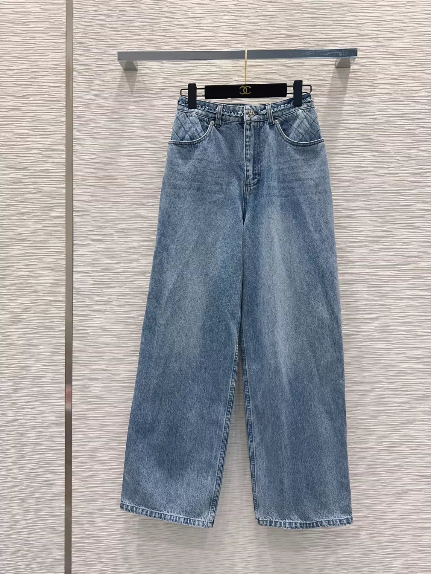 Antique yeast wash jeans