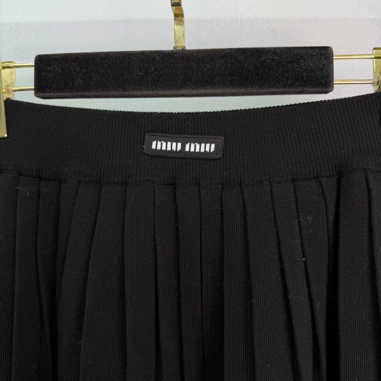 leeveless vest + pleated skirt set