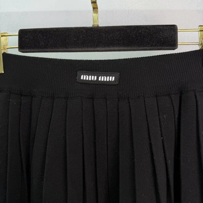 leeveless vest + pleated skirt set