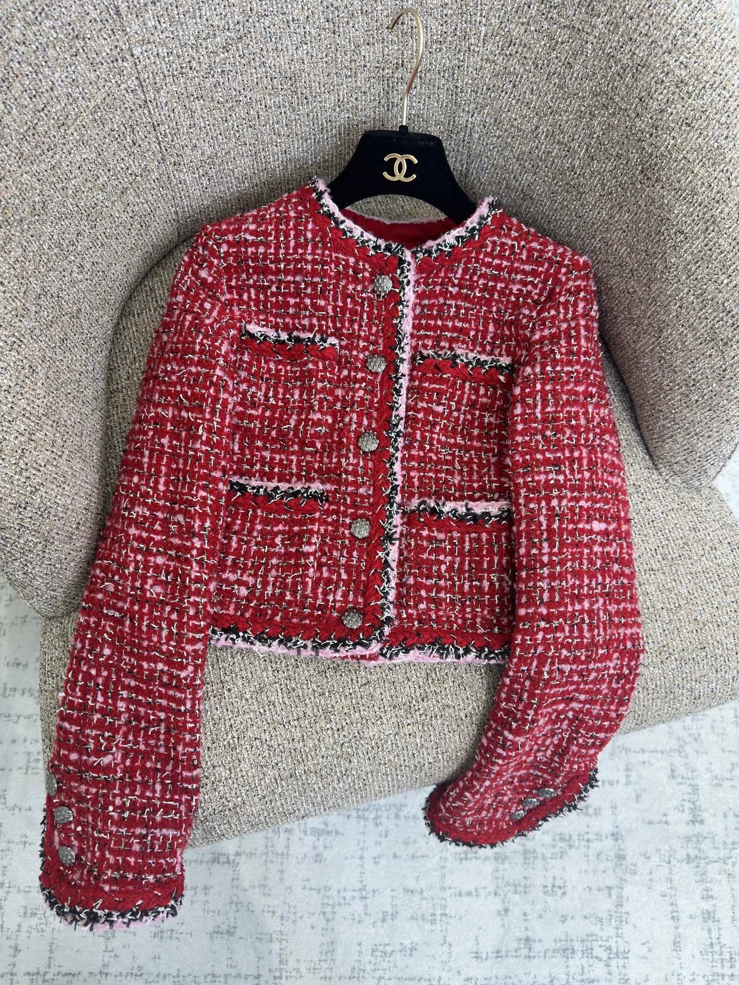 Camellia flower brooch woven outer jacket