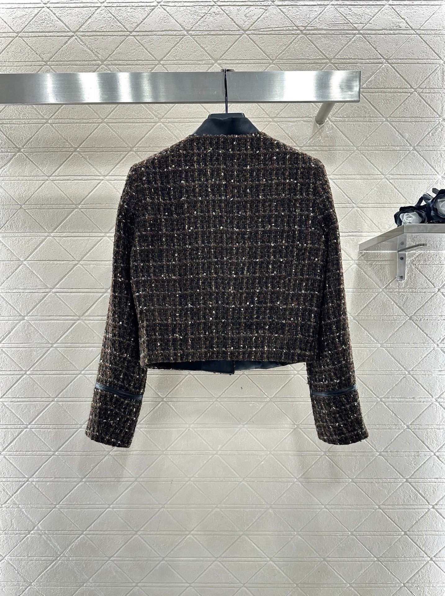 Leather collar splicing coarse woolen suit