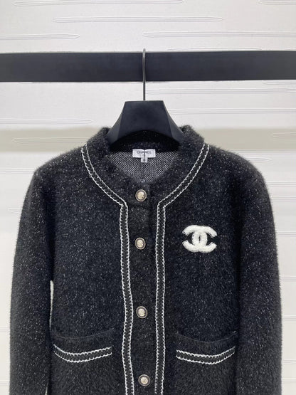 Round neck chain knitted cardigan