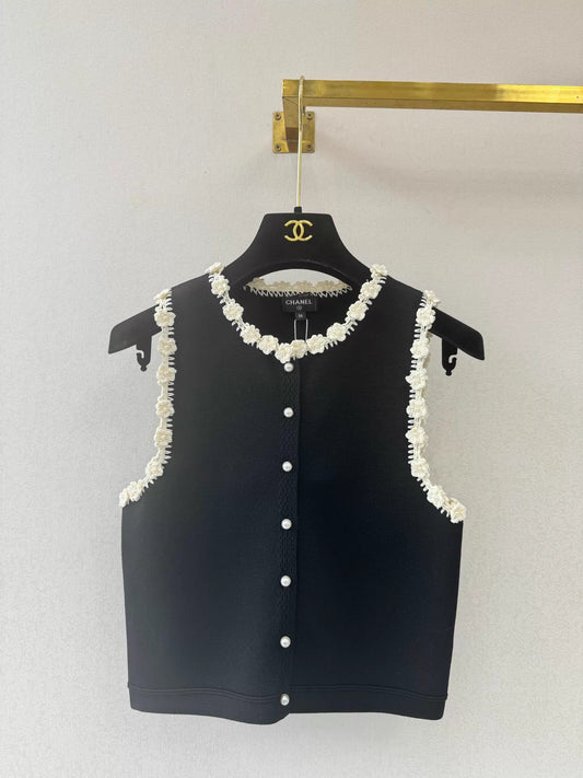 26ss Pearl Flower Decorated Knitted Vest