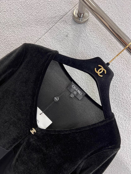 Mesh-paneled base layer