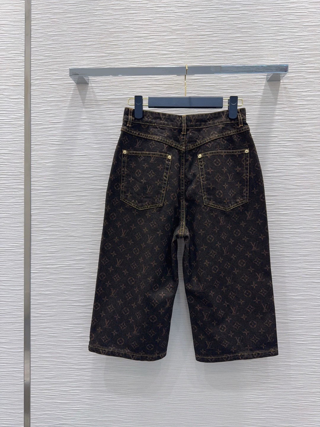 26New Printed Denim Mid-Length Shorts