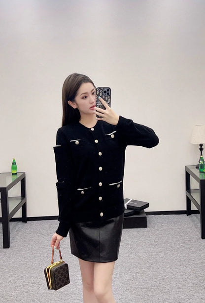 C 25 Multi-button knitted cardigan