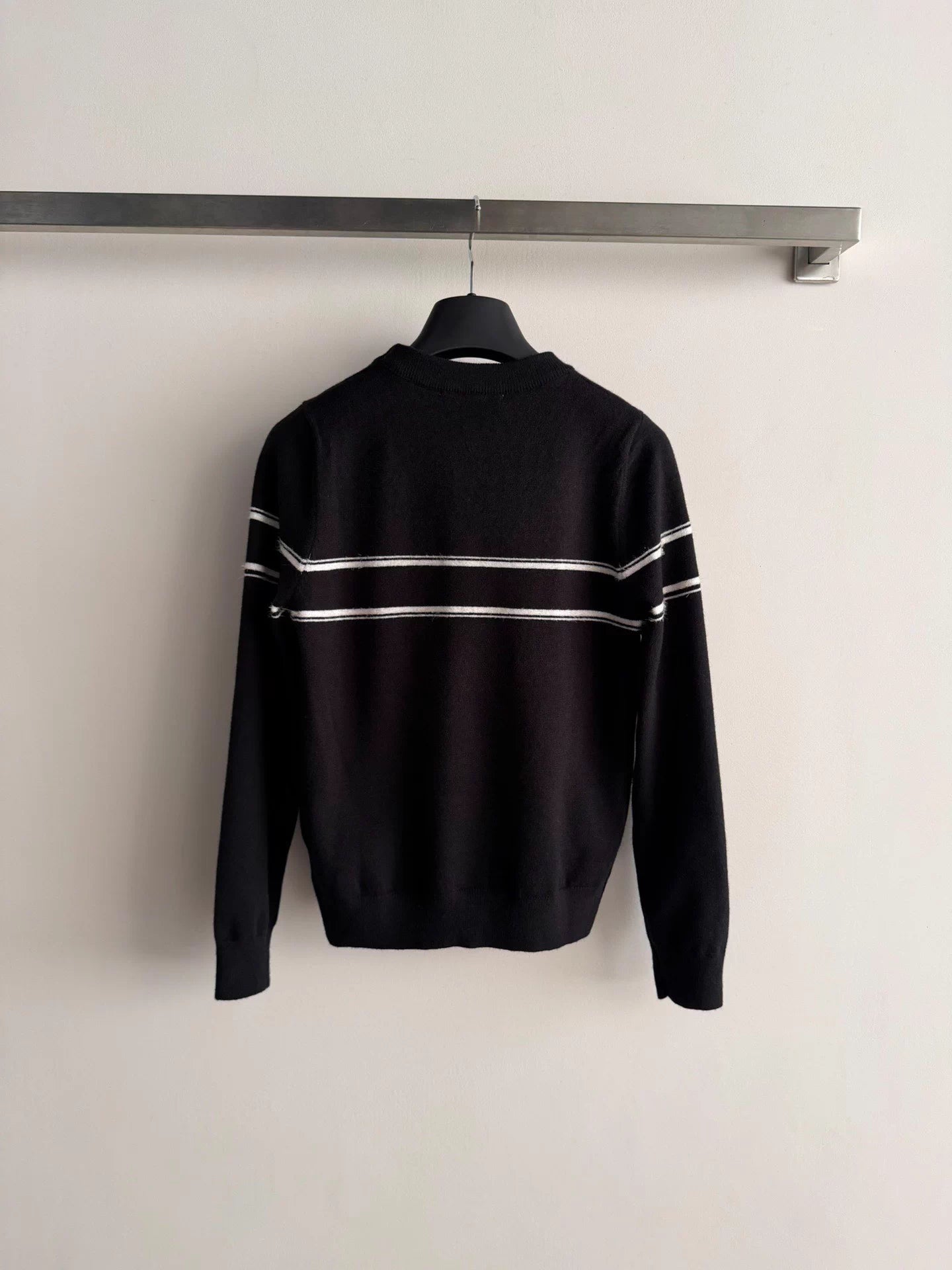 Long-sleeved sweater