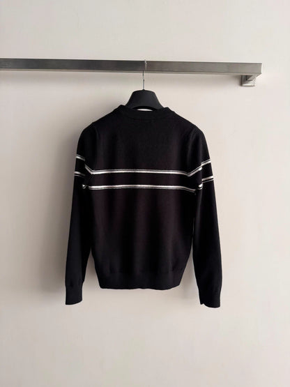 Long-sleeved sweater