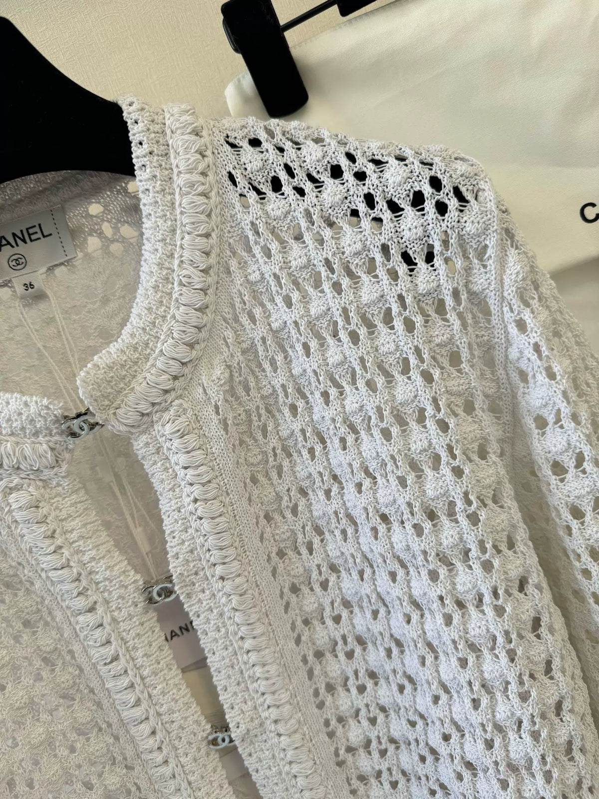 26New Early Spring Crew-Neck Cardigan