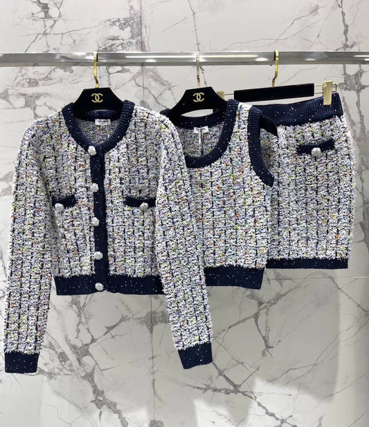 Knitted cardigan/vest/skirt