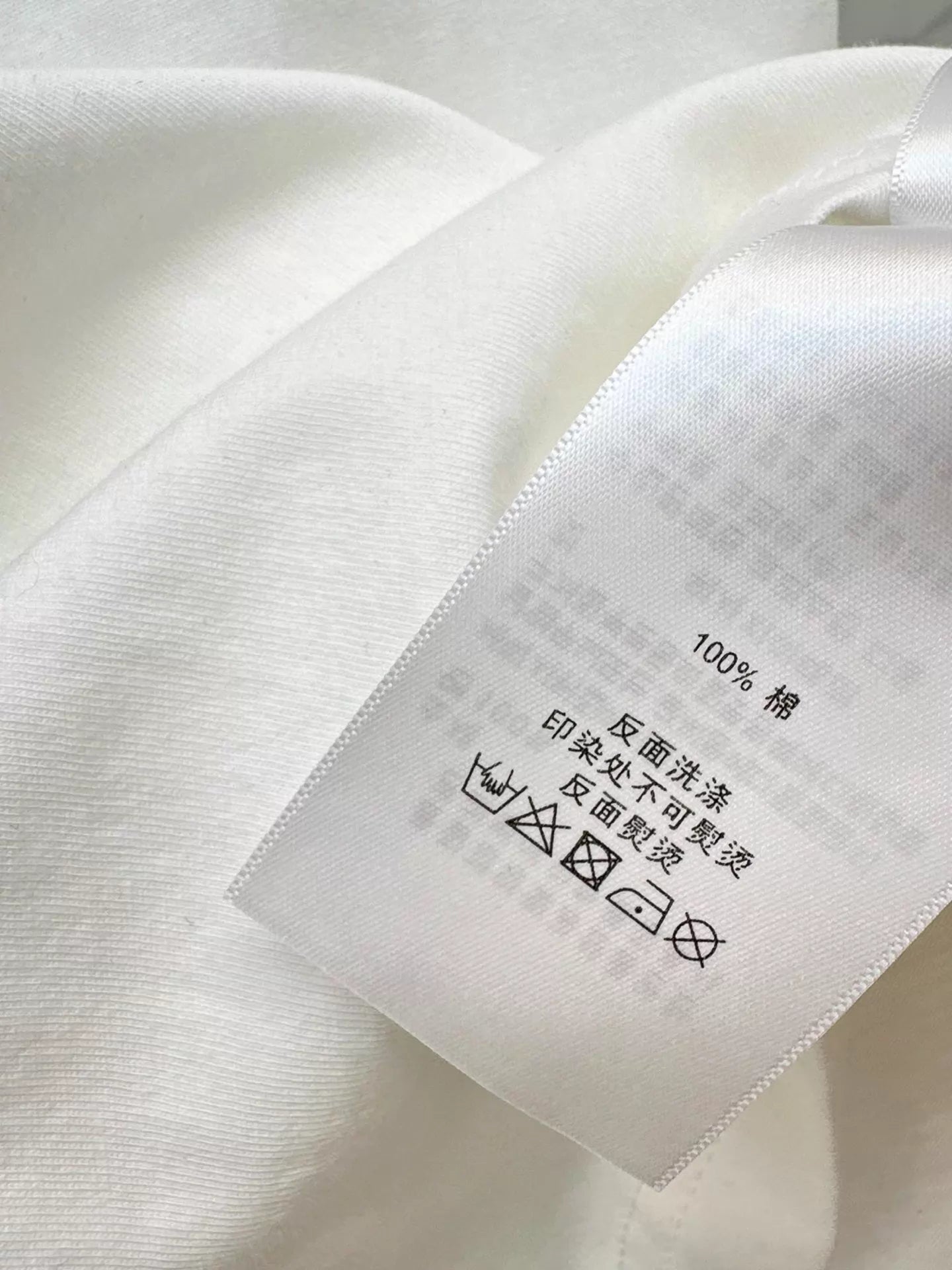 26ss Heart-embossed logo T-shirt