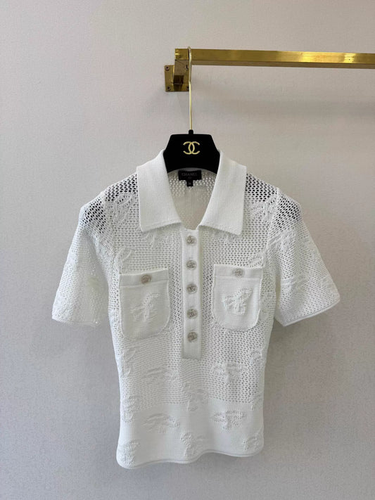 Short-sleeved knit top