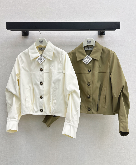 26Stylish, modern collared jacket for autumn and winter