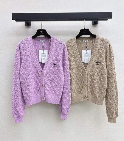 26New Early Autumn V-Neck Knit Cardigan with Textured Diamond Jacquard