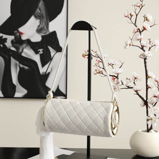 2026 Clutch With Strap 23.5cm White Velvet Leather