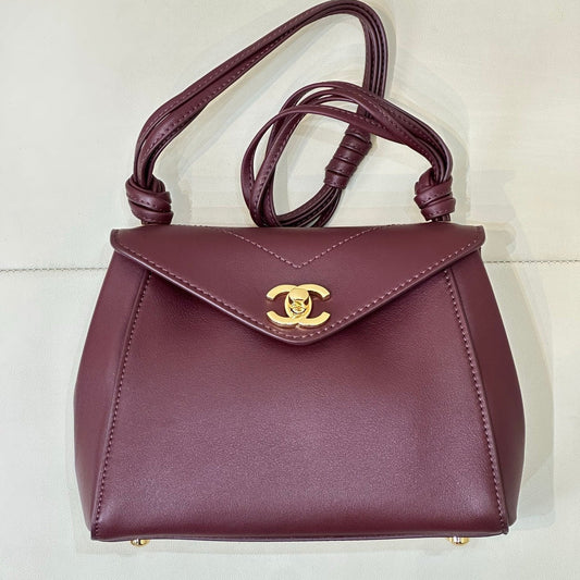 2026 V-shaped Flap Bag 19.5cm Burgundy Smooth Leather