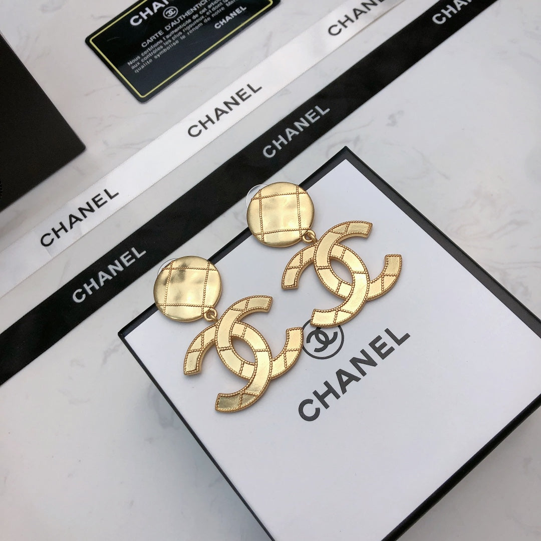 CHANEL 26S DOUBLE C LOGO QUILTED DROP EARRINGS IN GOLD METAL 631885