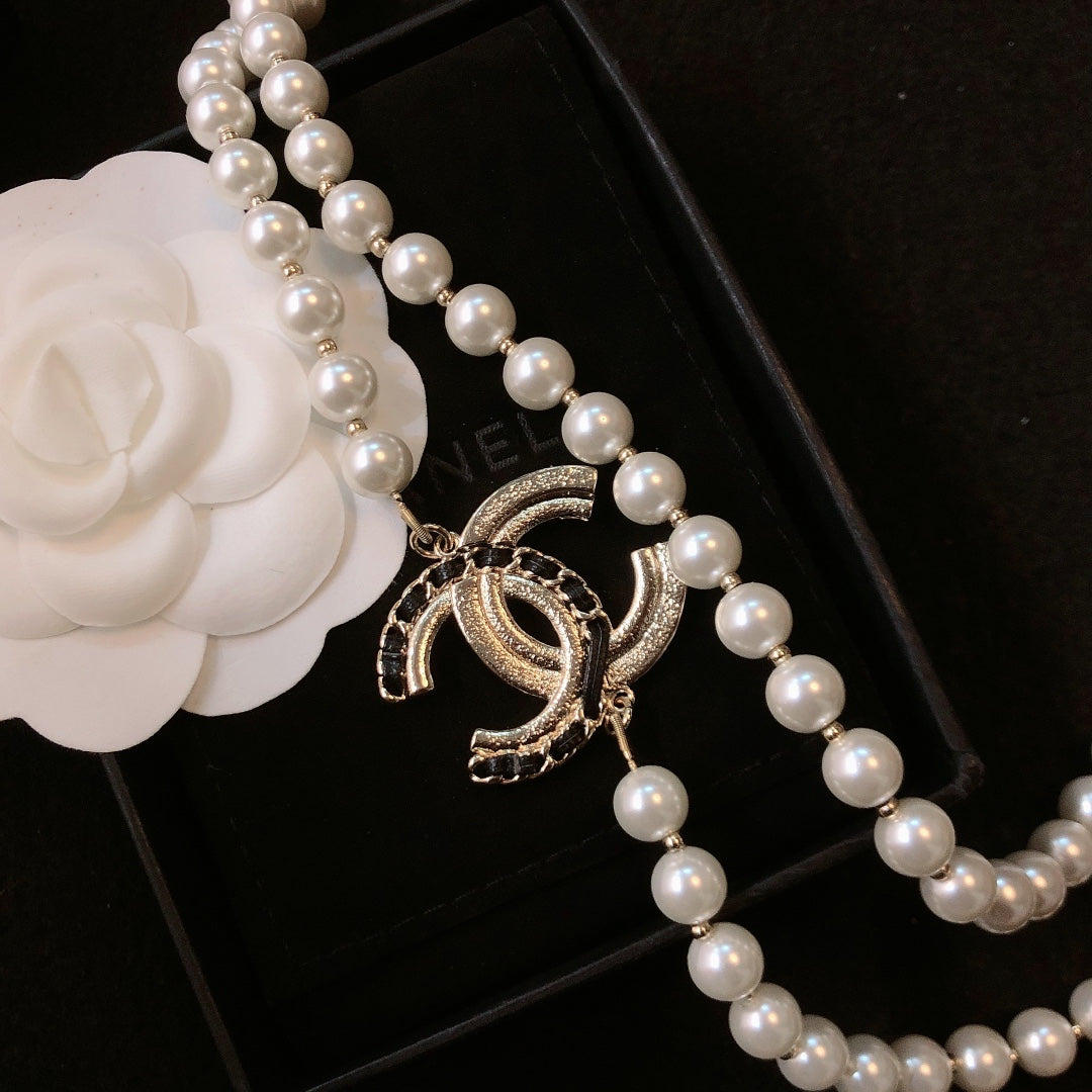 CHANEL 26S DOUBLE C LOGO PEARL LAYERED NECKLACE WITH CRYSTAL CC DETAIL IN GOLD METAL 631831