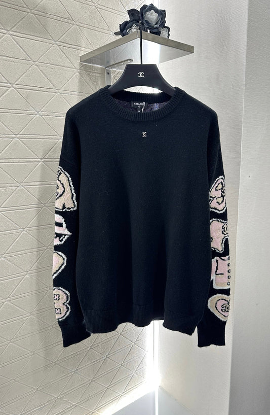 25 Comic-patterned crocheted letter knit sweater